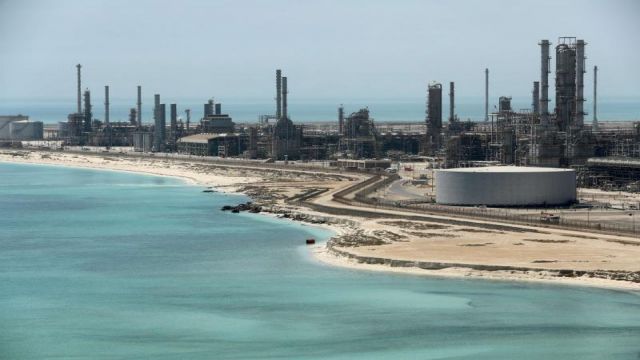 Dünya’nın En Büyük Petrol Terminaline Saldırı!
