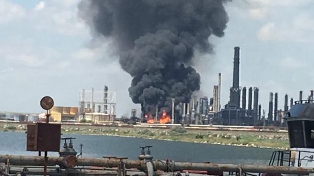 Romanya'da Petrol Rafinerisinde Patlama Oldu!