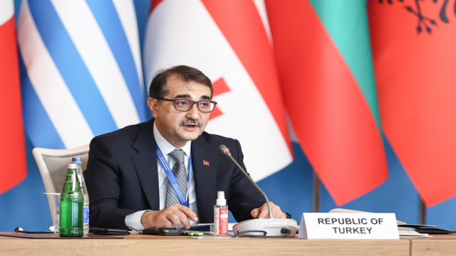 Bakan Dönmez'den Bakü'de TANAP mesajı