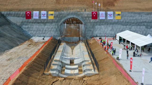 Ankara-İzmir YHT Hattına İngiltere’den Tarihi Kredi!