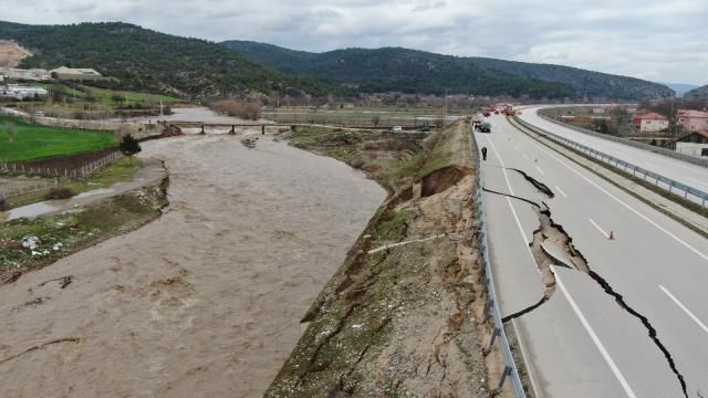 Karabük – Kastamonu Yolu’ndaki İstinat Duvarında Kayma