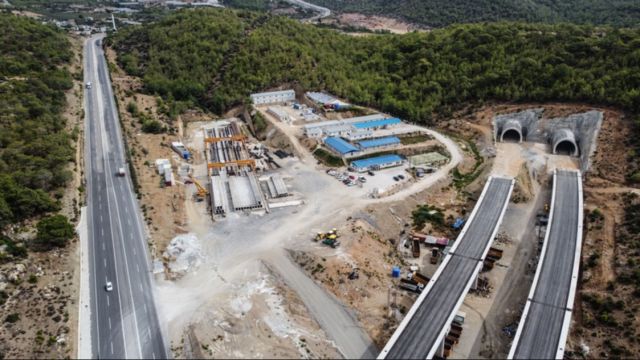 Akdeniz Sahil Yolu'nda Bu Yıl 3 Tünel Ve 1 Viyadük Açılacak