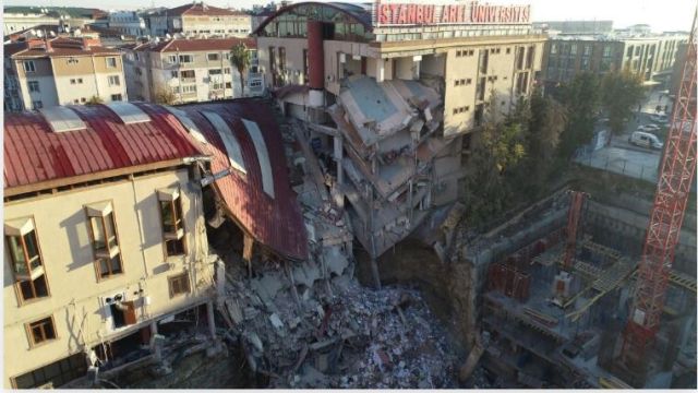 Küçükçekmece’de Arel Üniversitesi’nin Binası Çöktü