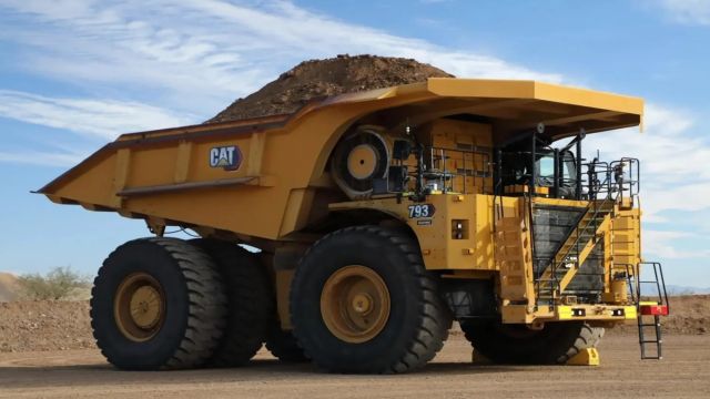 Caterpillar Devasa Elektrikli Maden Kamyonunu Tanıttı