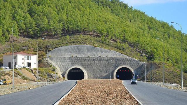 Akdeniz Sahil Yolu’nda 3 Tünel ve 2 Viyadük Trafiğe Açılıyor