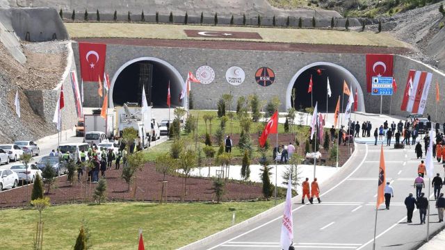Demirkapı Tüneli Hizmete Açıldı