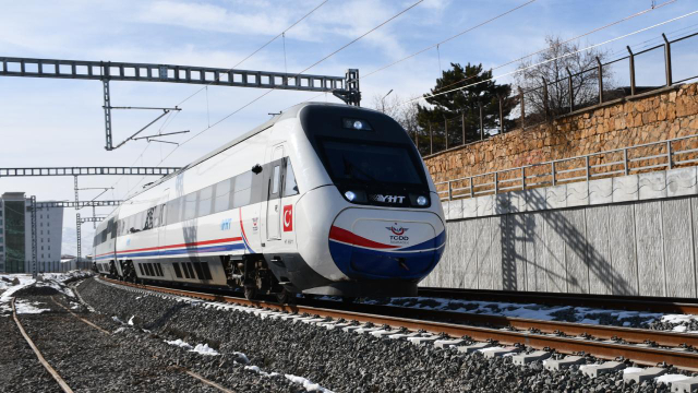 Hızlı Tren Karadeniz’e Ulaşıyor