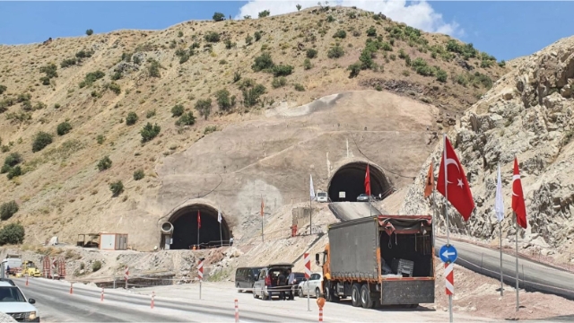 Yeniköprü Tünellerinin Yıl Sonuna Kadar Bitirilmesi Hedefleniyor