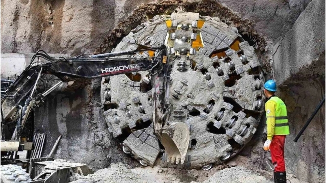 Buca Metrosu'nun Yapımı Hızla Sürüyor: Hasanağa Bahçesi İstasyonu’nda Işık Göründü