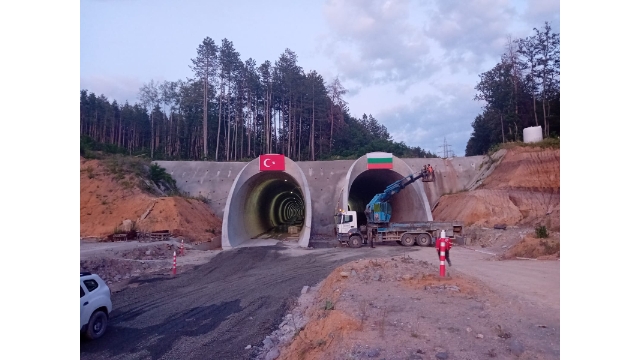 Bulgaristan Elin Pelin- Vakarel Demiryolu Tünelinde Nihai Kaplama Çalışmaları Sürüyor