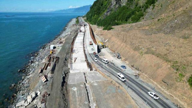 Arhavi’de Heyelan Sonrası Başlatılan Açık Tünel Çalışmaları Devam Ediyor