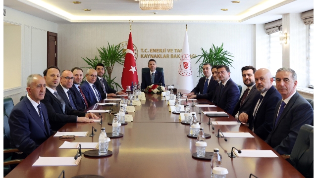 Bakan Bayraktar, Kömür Üreticileri Derneği heyetiyle görüştü