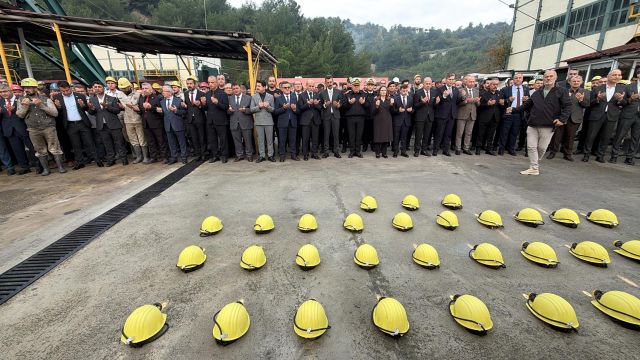 Amasra'da maden faciasında hayatını kaybeden 43 madenci anıldı