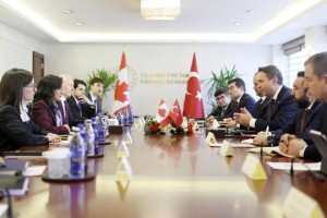 Enerji ve Tabii Kaynaklar Bakanı Alparslan Bayraktar, Kanada heyetiyle görüştü