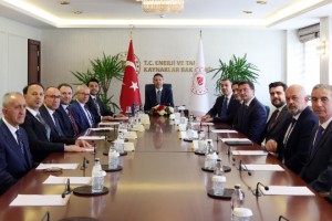 Bakan Bayraktar, Kömür Üreticileri Derneği heyetiyle görüştü